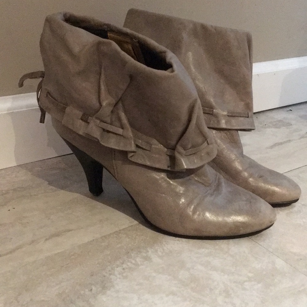 Grey bootie